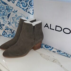 Aldo Medium Brown/ Gray Ankle Booties Sleek and Stylish